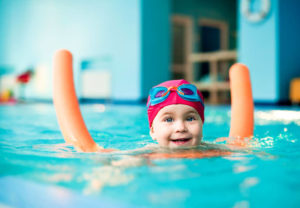 8 Essential Things to Pack When Taking Your Child to Swimming Pool