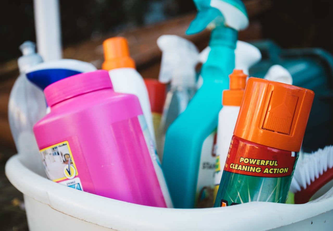 Cleaning-Supplies-in-a-Bucket