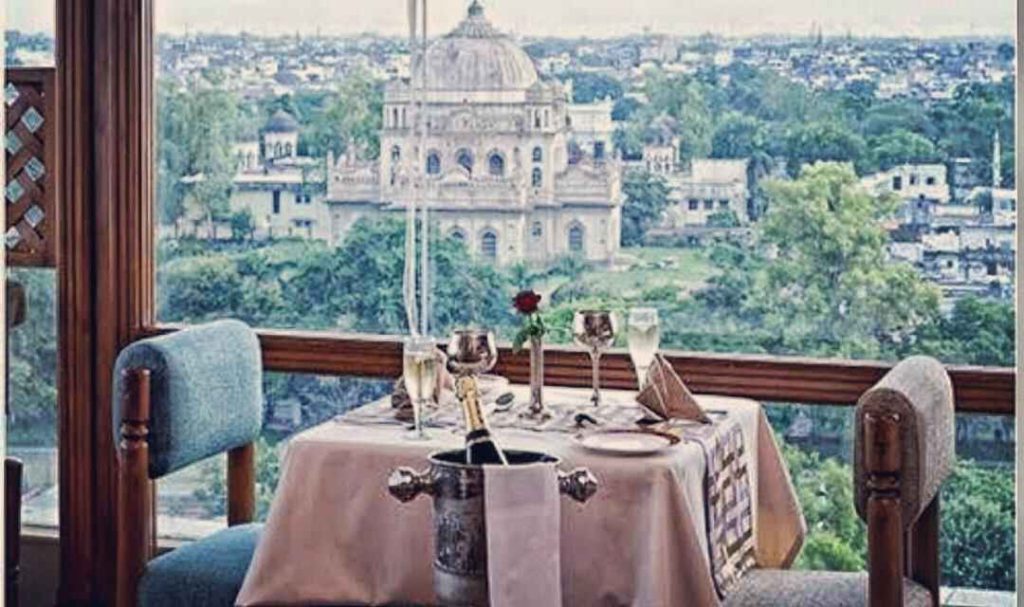 Private Cabin Cafes Restaurants for couples in Lucknow