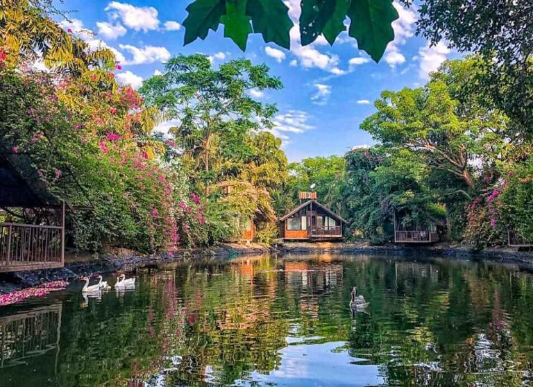 best-9-romantic-resorts-near-pune-for-couples-trendswe